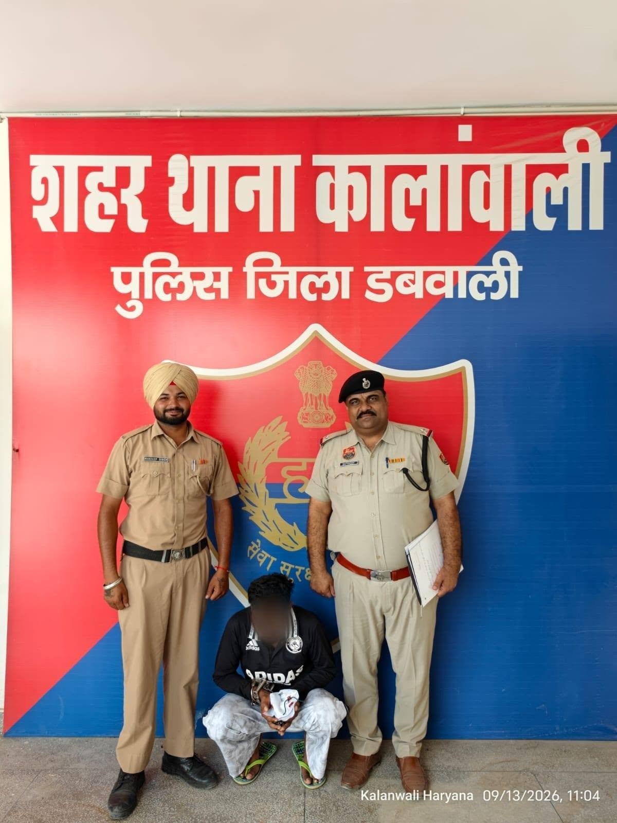 Five drug smugglers, including wanted suppliers, apprehended in Dabwali; over 41 grams of heroin worth lakhs of rupees seized.