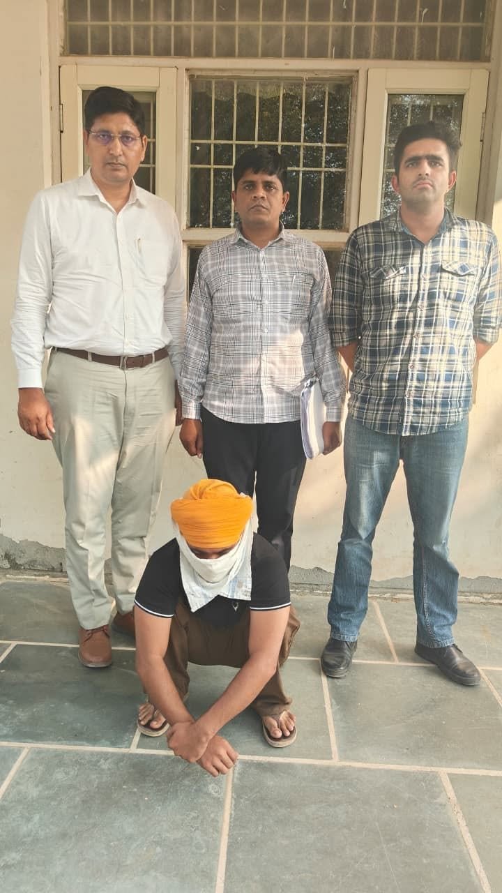 Fraud involving ₹1 lakh via fake customer care and screen sharing busted; accused, absconding for two months, arrested in Uttar Pradesh.