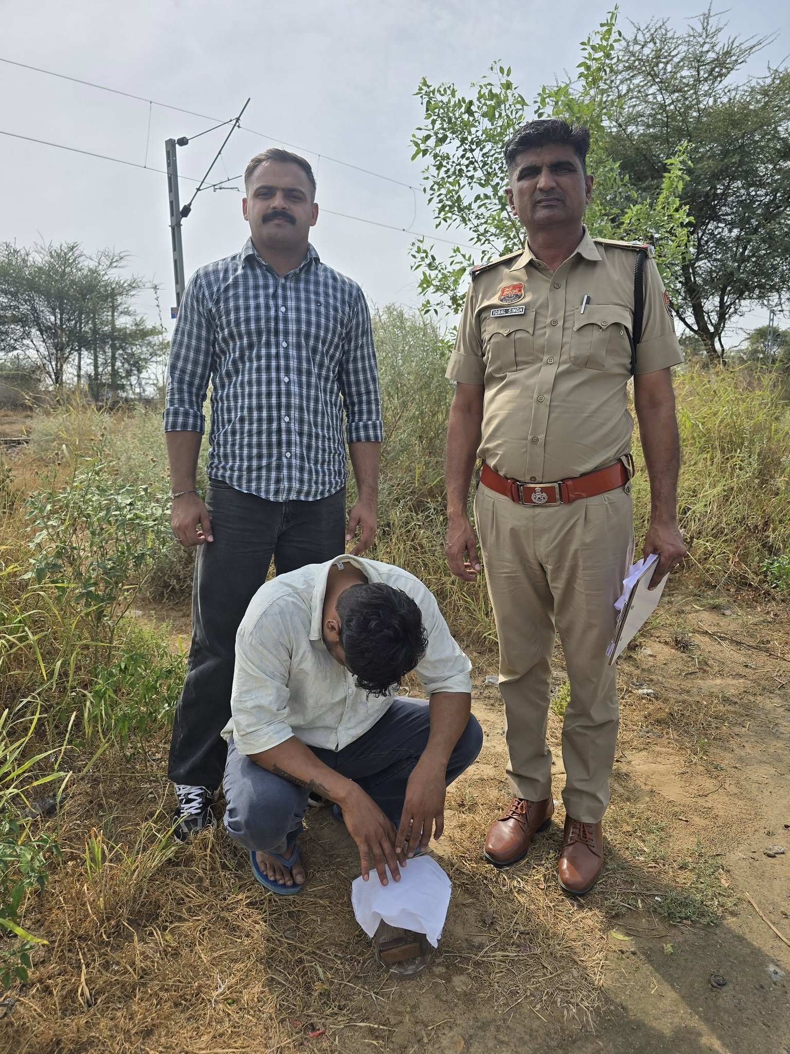 Youth arrested by police in Ellenabad with an illegal .32 bore pistol.