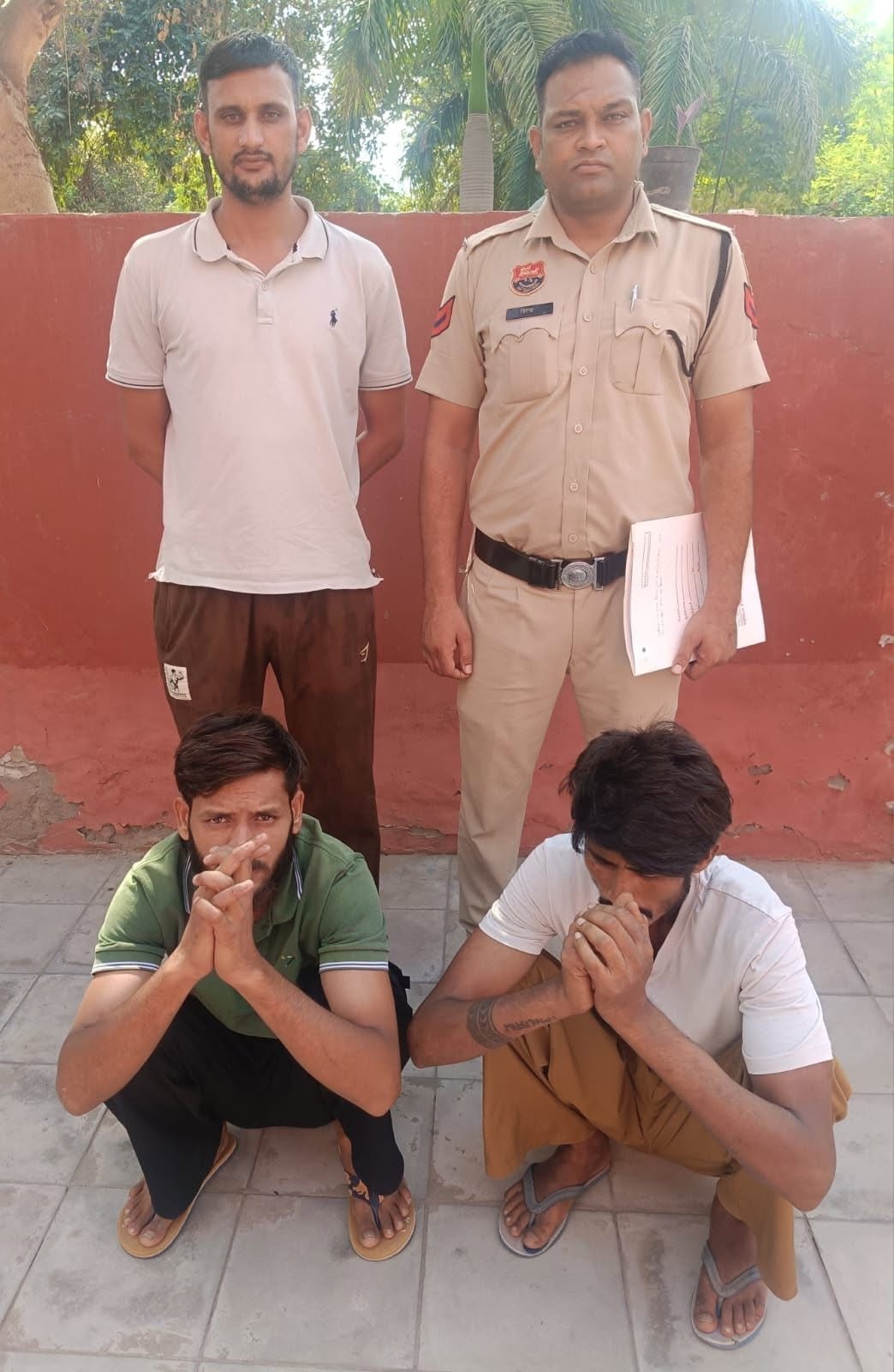 Two accused arrested for stealing gold earrings and ₹15,000 in Sirsa; stolen items recovered.